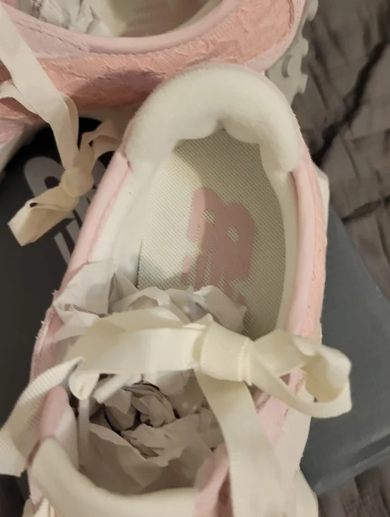 New Balance 327 Women's Pink Lace Accent with 'N' Logo ,size 7.very rare ! - Picture 4 of 15